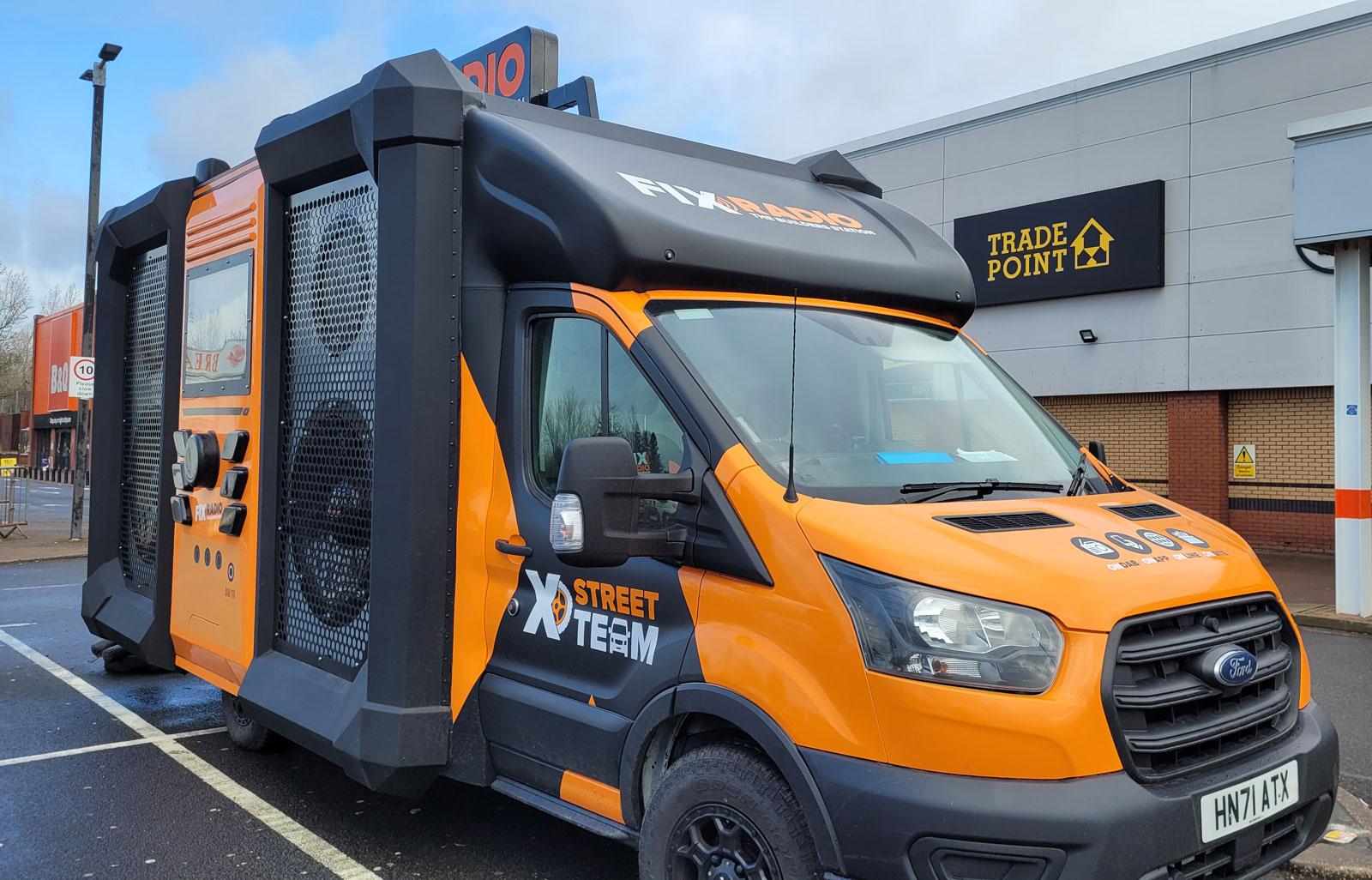 Fix Radio van